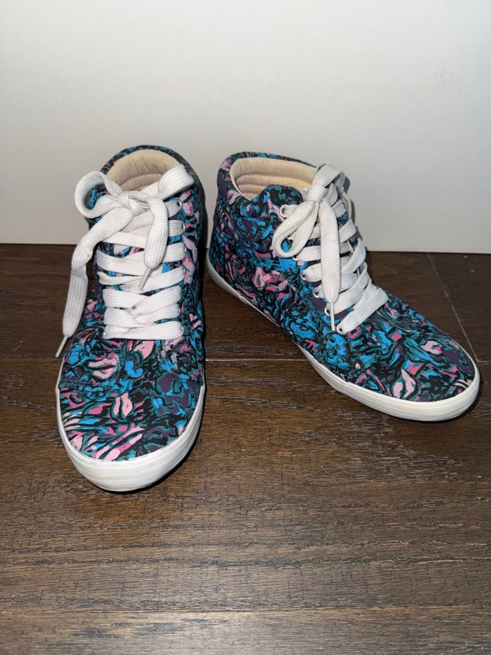 Vintage Floral Print High Top Sneakers Size 7 | Canvas Lace-Up Shoes